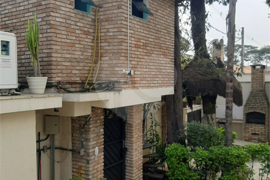 Casa à venda com 3 quartos, sendo 1 suíte, no condomínio Barbará II, São Paulo - SP