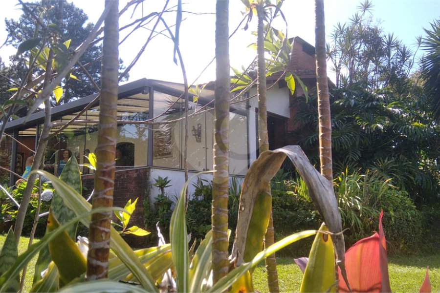 Casa à venda com 5 quartos, sendo 3 suítes, no condomínio Alpes da Cantareira, Mairiporã - SP