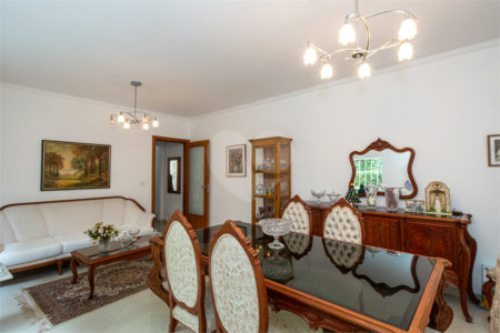 Casa à venda com 3 quartos, sendo 1 suíte, em Campo Belo, São Paulo, SP