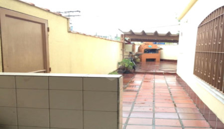 Casa à venda com 3 quartos, sendo 1 suíte,  em Jardim Trussardi, São Paulo, SP