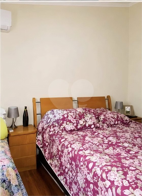 Casa à venda com 3 quartos, sendo 1 suíte, no condomínio Morada do Horto, São Paulo - SP