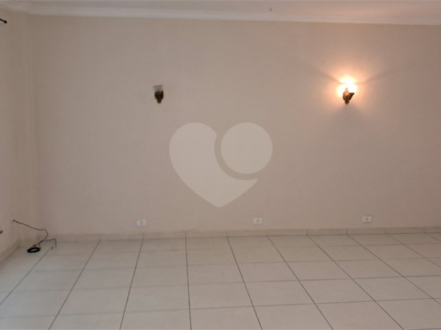 Casa à venda ou para alugar com 3 quartos, sendo 1 suíte,  no condomínio Maison, São Paulo - SP