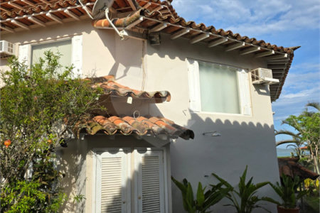 Casa à venda com 5 quartos, sendo 1 suíte,  em Praia Rasa, Armação dos Búzios, RJ