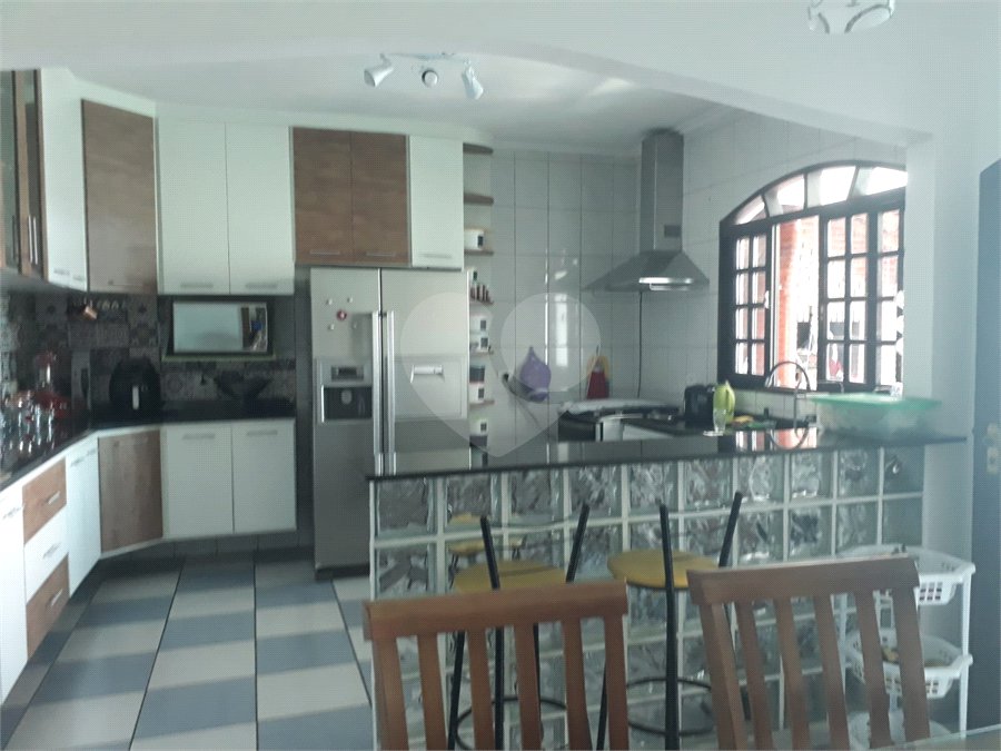 Casa à venda com 4 quartos, sendo 2 suítes, em Jardim Rosina, São Paulo, SP