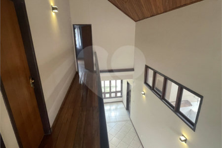 Casa à venda com 5 quartos, sendo 3 suítes, no condomínio Recanto das Palmeiras, Rio de Janeiro - RJ