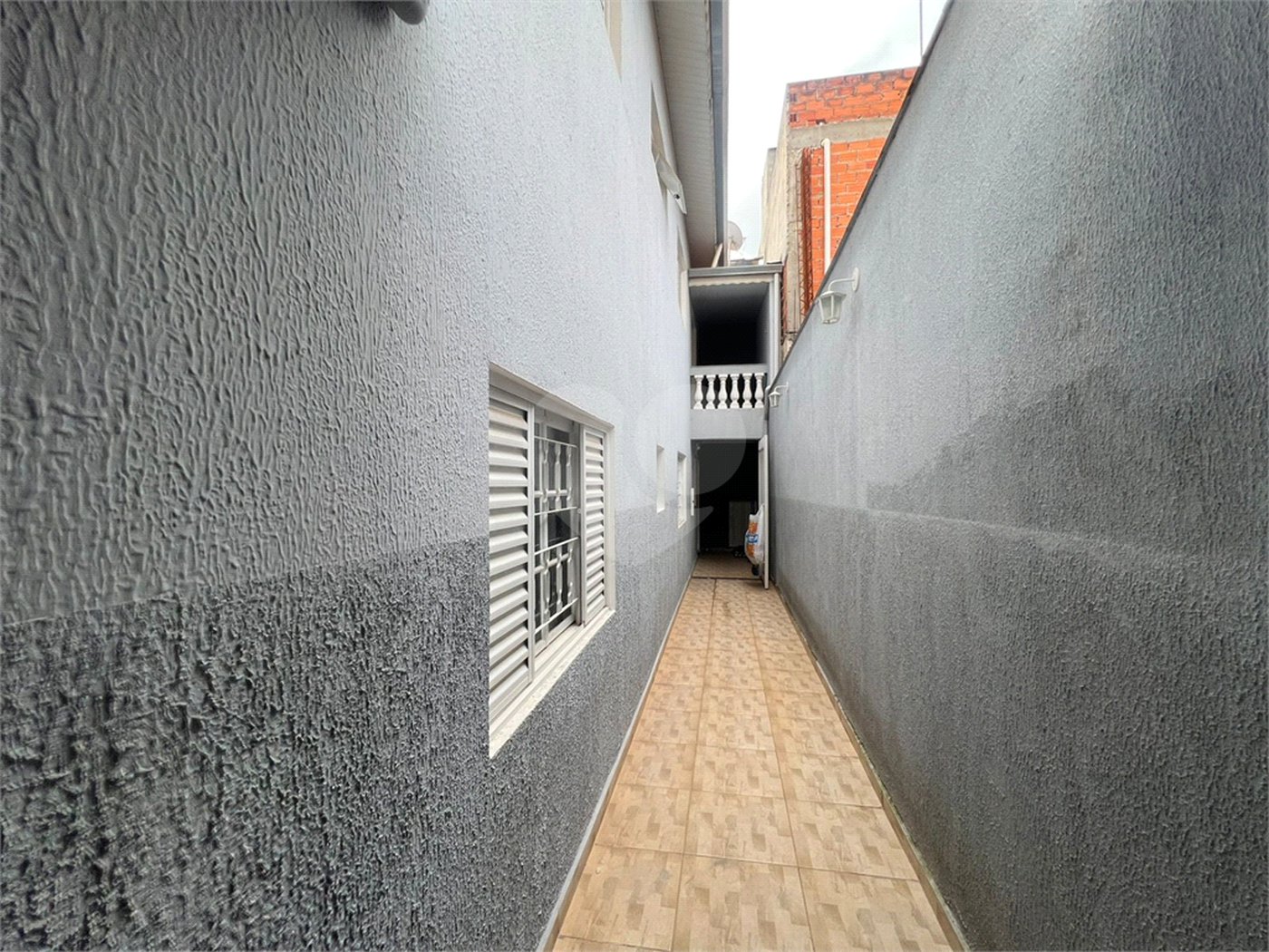 Sobrado à venda com 3 quartos, sendo 1 suíte, em Lopes de Oliveira, Sorocaba, SP