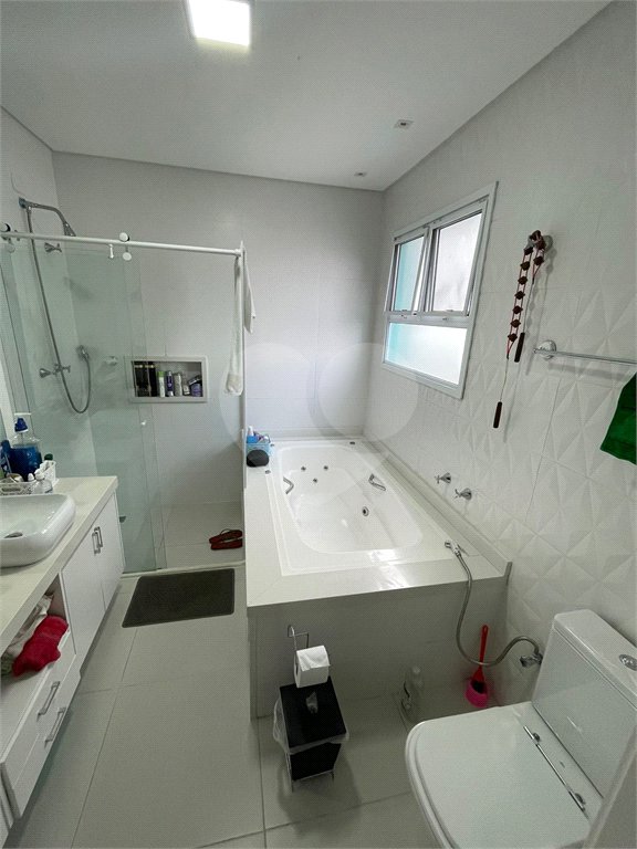 Casa à venda com 1 quarto, sendo 3 suítes, no condomínio Aruã Brisas I, Mogi das Cruzes - SP