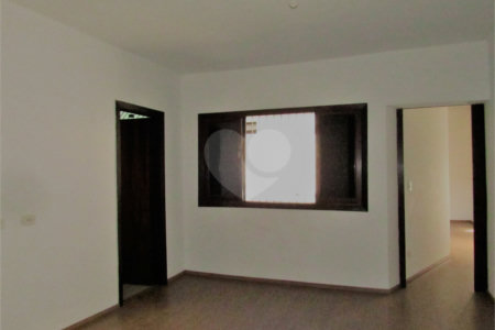 Casa à venda com 3 quartos, sendo 1 suíte, em Santo Amaro, São Paulo, SP