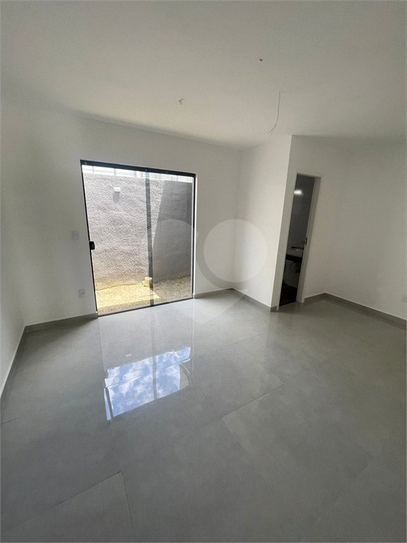 Casa à venda com 2 quartos, sendo 1 suíte, no condomínio Parque Guará, Rio de Janeiro - RJ