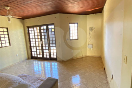 Casa à venda com 2 quartos, sendo 1 suíte, em Vila Renô, Ponta Porã, MS