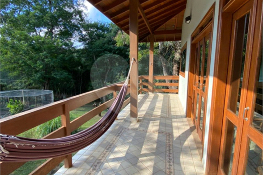 Casa à venda com 5 quartos, sendo 2 suítes, no condomínio Capela do Barreiro, Itatiba - SP