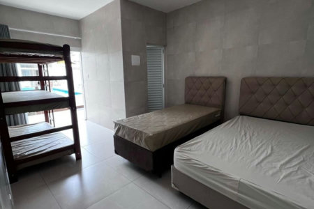 Casa à venda com 8 quartos, sendo 2 suítes, em Flórida, Praia Grande, SP