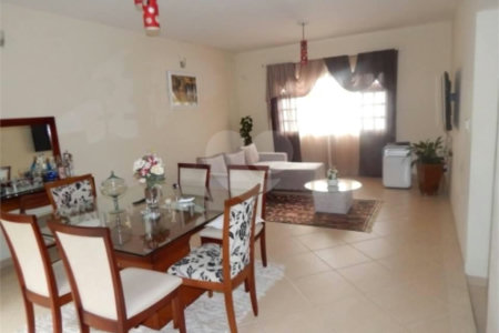 Casa à venda com 3 quartos, sendo 1 suíte,  em Vila Suissa, Mogi das Cruzes, SP