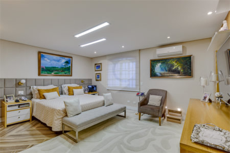 Casa Térrea à venda com 4 suítes em Chácara Flora, São Paulo, SP