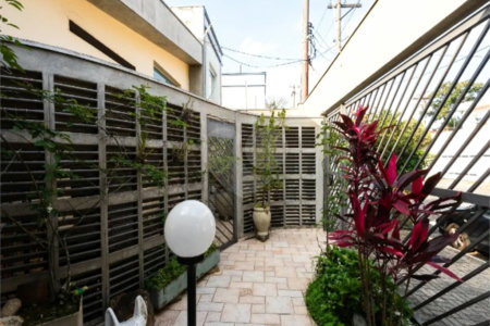 Casa a venda no Planalto Paulista, 2 suítes, 4 vagas, 230 m², quintal e localização privilegiada