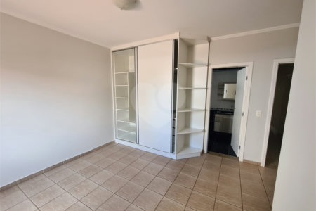 Casa à venda com 3 quartos, sendo 2 suítes, no condomínio Terras de São Francisco, Vinhedo - SP