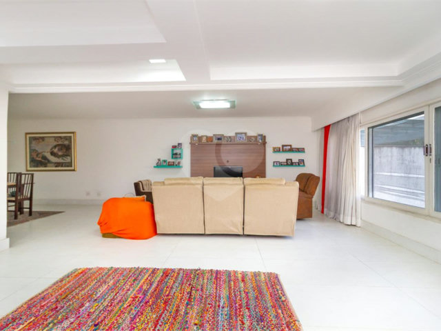 Casa à venda com 3 quartos, sendo 2 suítes,  em Vila Mariana, São Paulo, SP