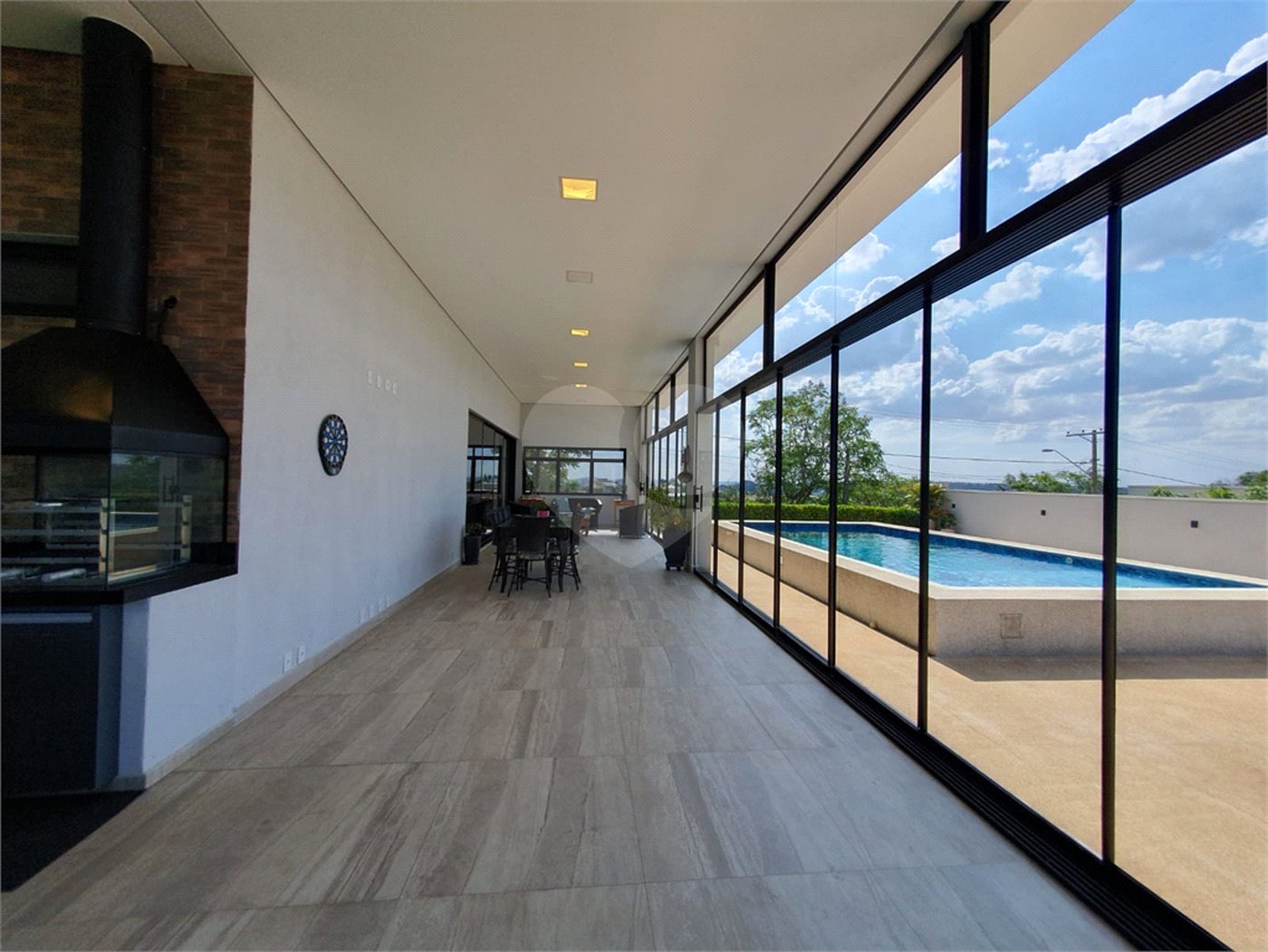 Casa à venda com 6 quartos, sendo 5 suítes, no condomínio Jardim Primavera, Louveira - SP