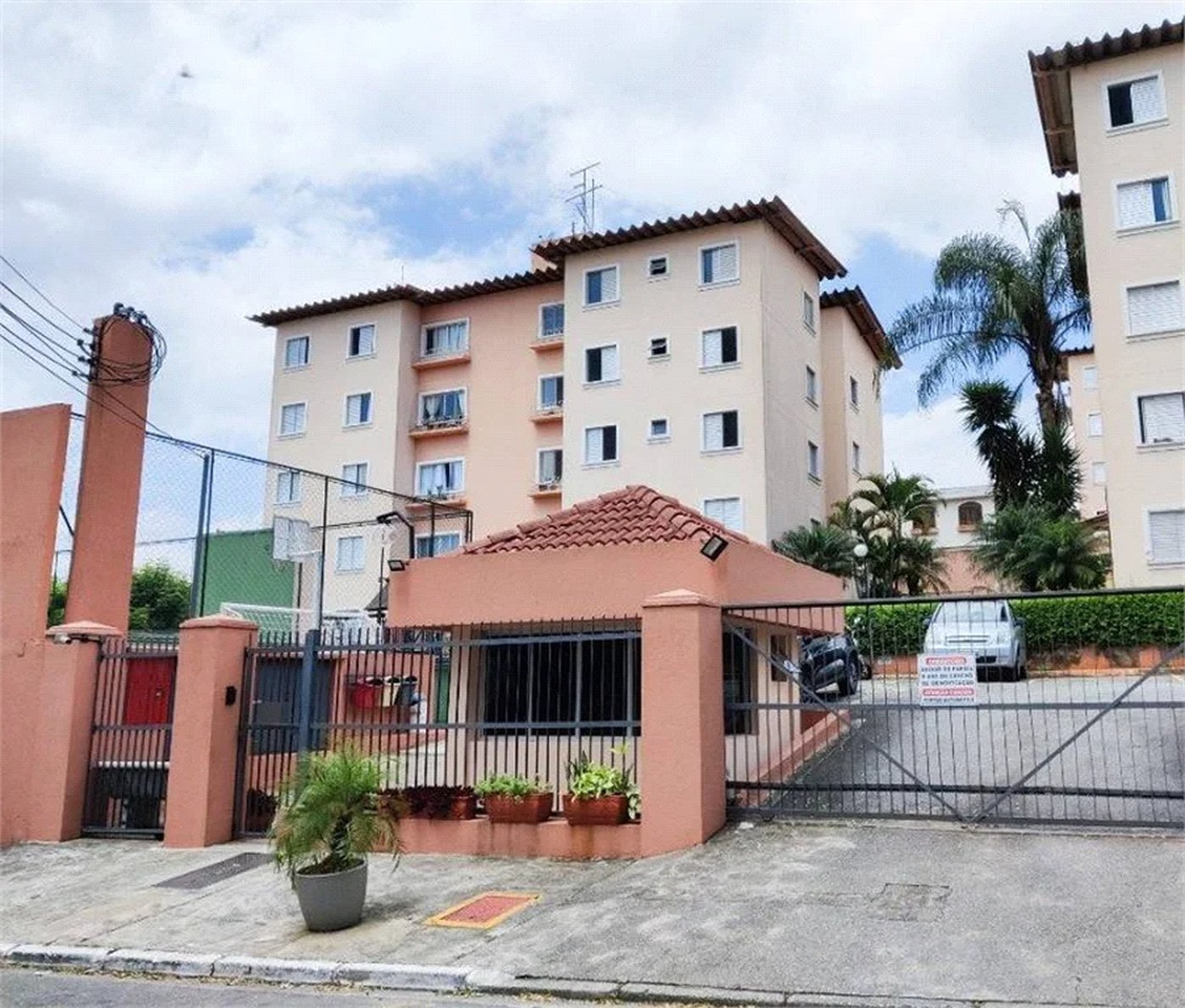 Apartamento à venda com 3 quartos, sendo 1 suíte,  em Jardim São Luís, São Paulo, SP
