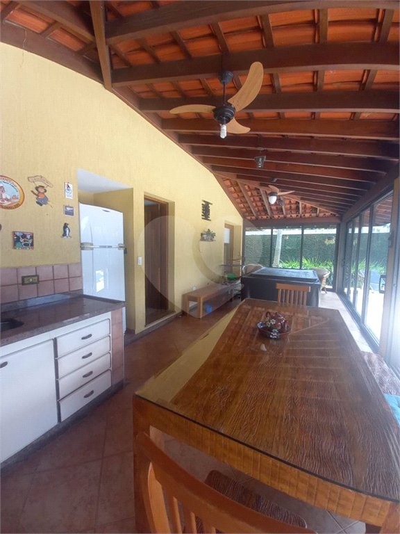 Casa à venda com 5 quartos, sendo 2 suítes, no condomínio Vinhas da Vista Alegre - Lado Sede, Vinhedo - SP