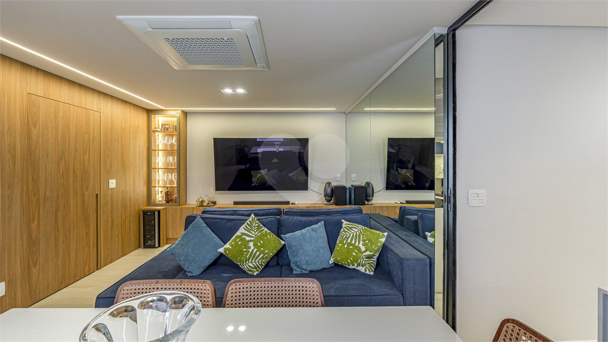 Apartamento à venda com 3 quartos, sendo 1 suíte, em Vila Uberabinha, São Paulo, SP