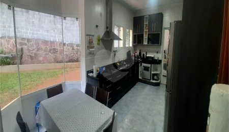 Sobrado à venda com 4 suítes em Serra da Cantareira, Mairiporã, SP