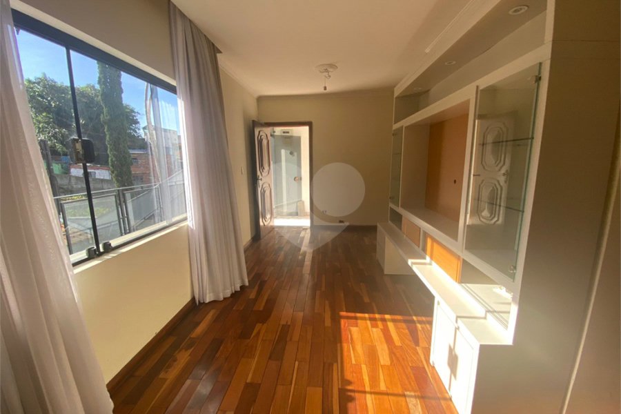 Sobrado à venda com 3 quartos, sendo 1 suíte, em Tremembé, São Paulo, SP