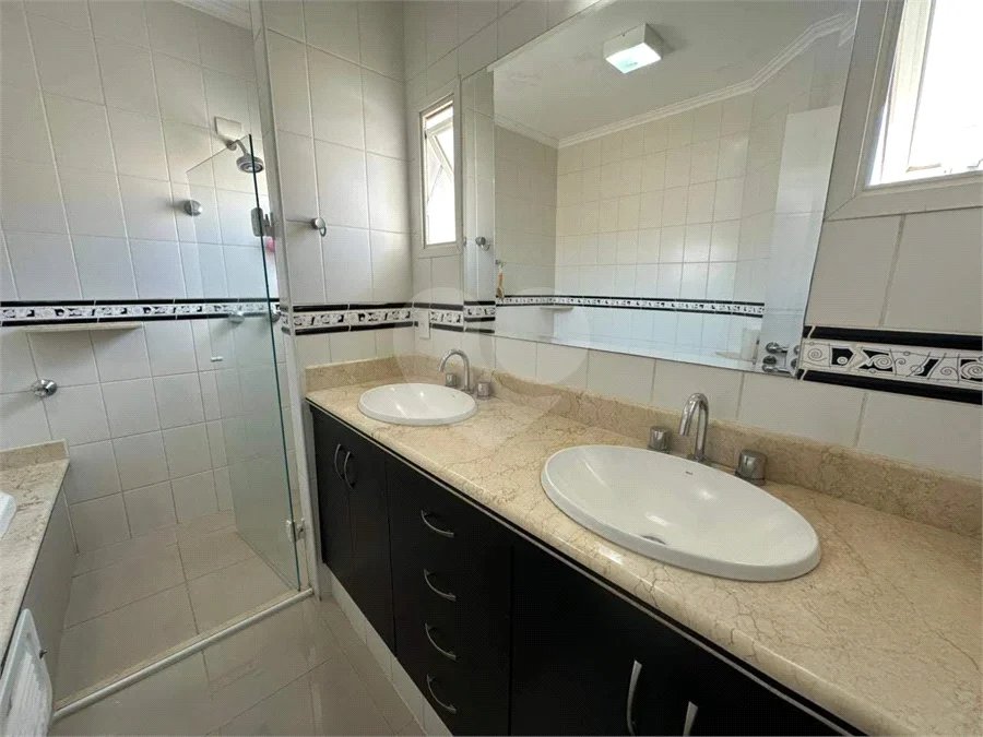 Casa à venda com 3 suítes no condomínio Recanto dos Paturis, Vinhedo - SP