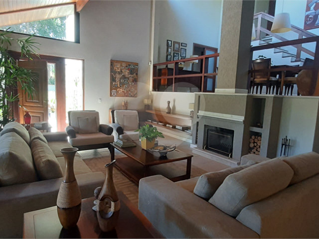 Casa à venda ou para alugar com 4 quartos, sendo 3 suítes,  no condomínio Sausalito, Mairiporã - SP