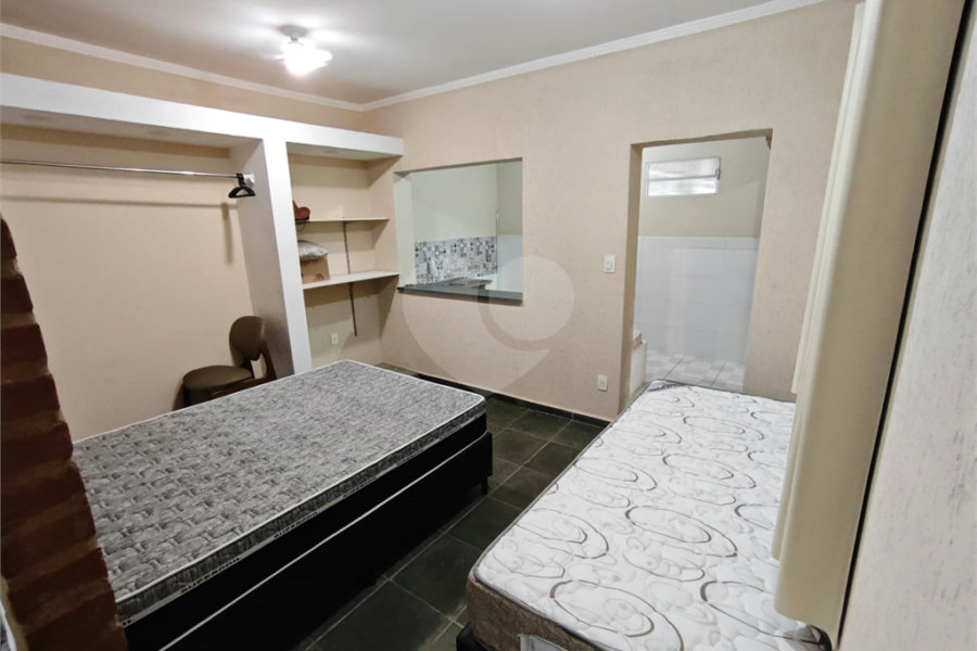 Casa à venda com 4 quartos, sendo 2 suítes,  em Country Residencial Felix, Bom Jesus dos Perdões, SP