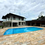 Sobrado à venda com 5 quartos, sendo 3 suítes, em Cidade Nova Peruíbe, Peruíbe, SP