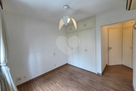 Apartamento à venda com 3 suítes em Vila Uberabinha, São Paulo, SP
