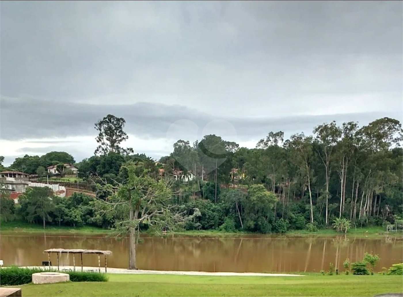 Casa à venda ou para alugar com 5 quartos, sendo 4 suítes,  no condomínio Equilibrium, Atibaia - SP