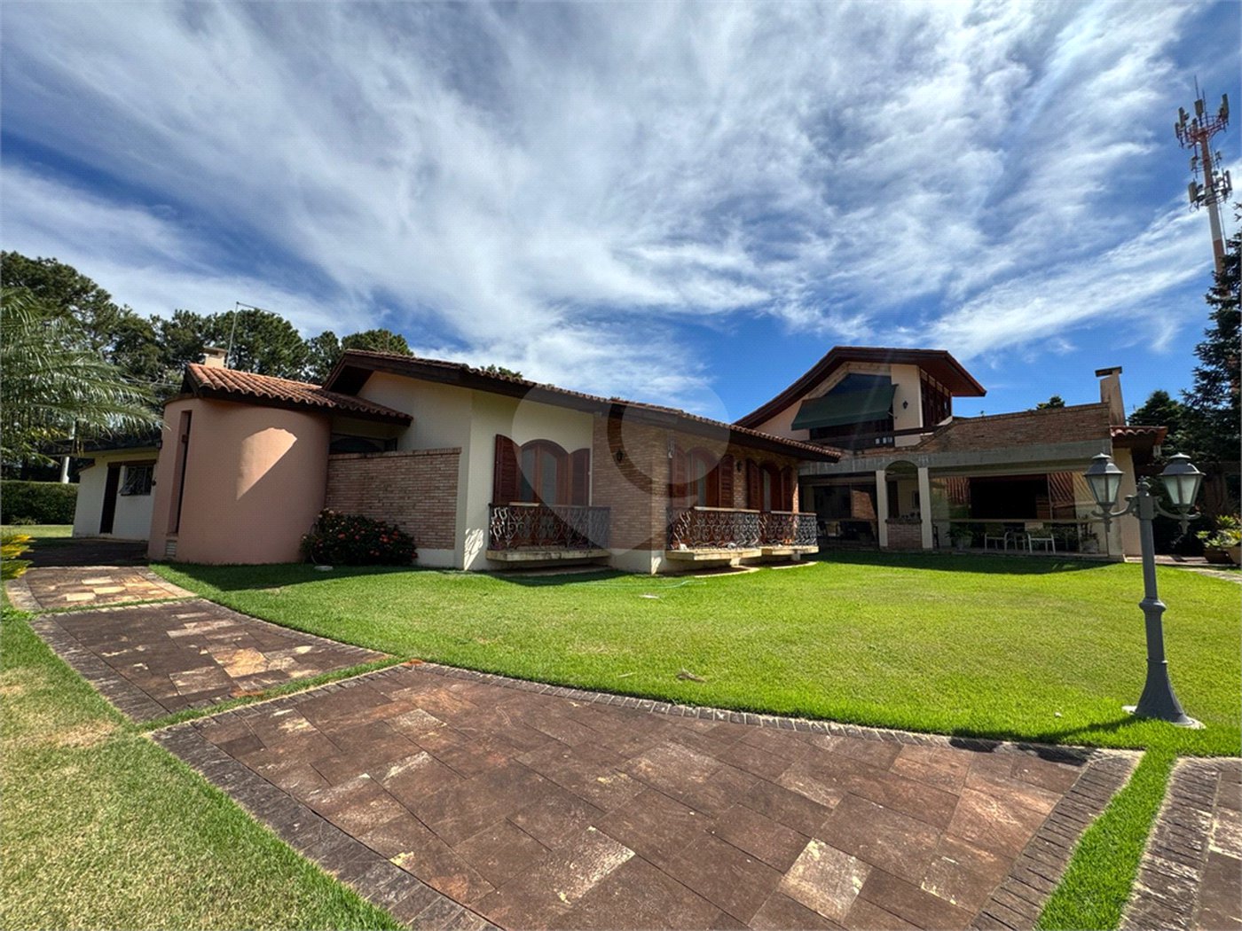 Casa à venda com 7 quartos, sendo 3 suítes,  em Jardim Colombo, Itapetininga, SP