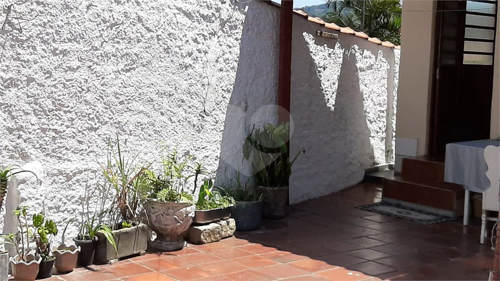 Sobrado à venda com 2 quartos em Horto, São Paulo, SP
