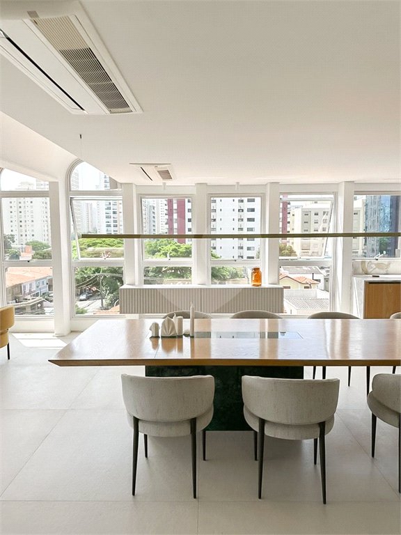 Apartamento à venda com 4 suítes em Vila Cordeiro, São Paulo, SP