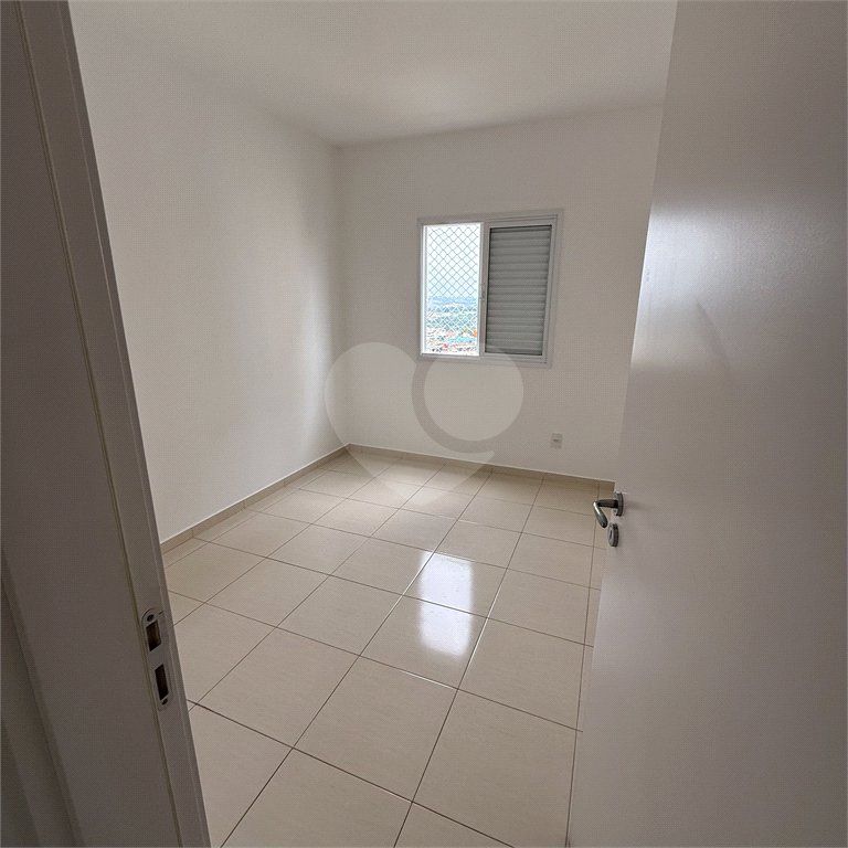 Apartamento à venda com 3 quartos, sendo 1 suíte,  em Jardim Nova Era, Salto, SP