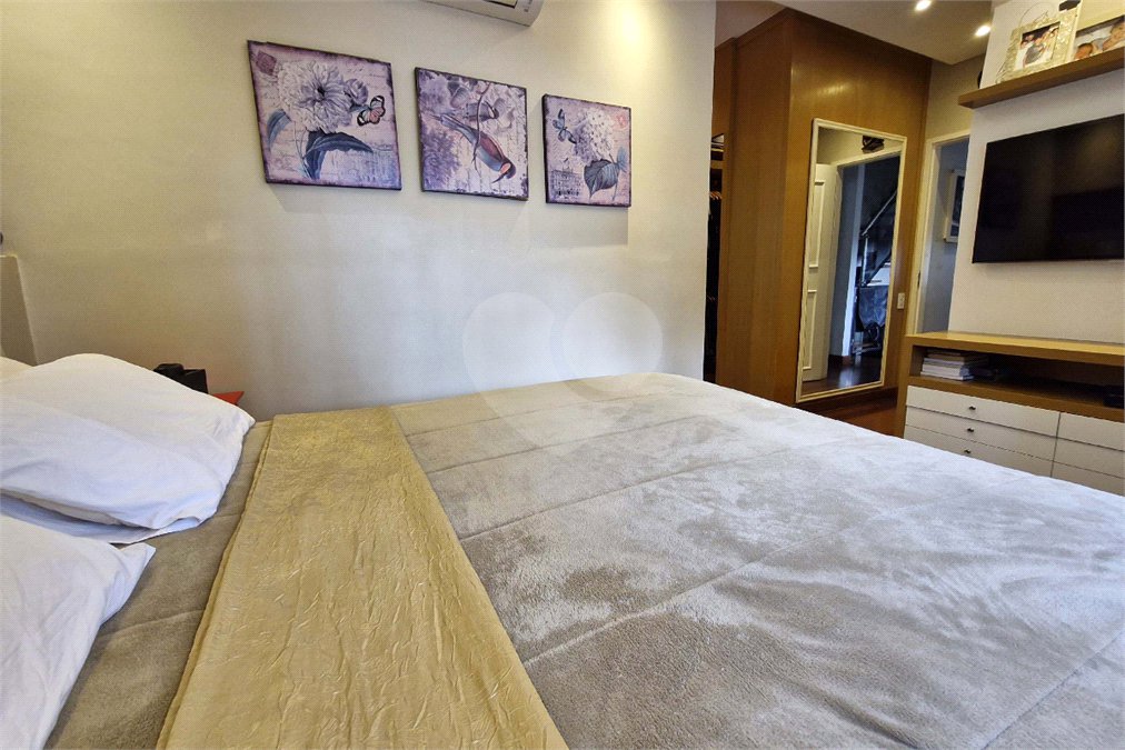 Casa à venda com 4 quartos, sendo 3 suítes,  no condomínio Le Lis Vert Village, São Paulo - SP