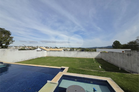 Casa à venda com 4 quartos, sendo 1 suíte, no condomínio Village Ipanema 2, Araçoiaba da Serra - SP