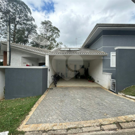Casa à venda com 6 suítes no condomínio Arujá V, Arujá - SP