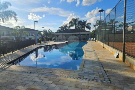 Casa à venda com 2 quartos, sendo 1 suíte, no condomínio Vitória Park, Suzano - SP