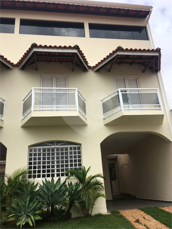 Sobrado à venda com 4 quartos, sendo 1 suíte, em Vila Rubens, Indaiatuba, SP