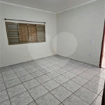 Excelente Casa Residencial no São Carlos 5 com 3 Quartos (1 Suíte) e Garagem Coberta para 2 Carros