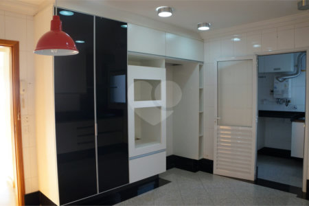 Apartamento de 142m² no Ipiranga com 3 dormitórios, 3 suítes e 3 vagas de garagem.