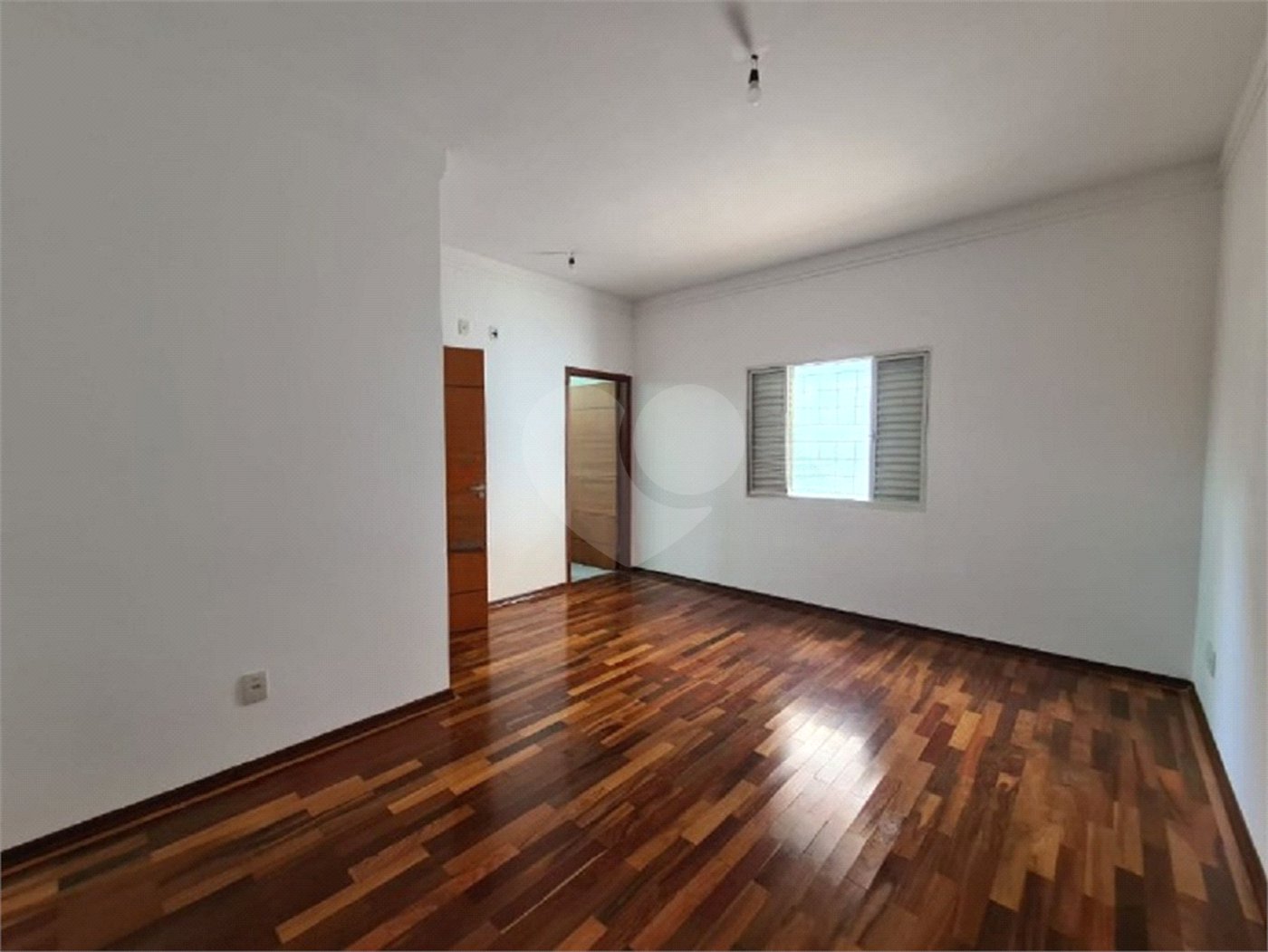 Casa à venda com 3 dormitórios, sendo 1 suite e ampla área de lazer no Jardim Brasil