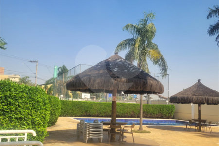 Indaiatuba - Venda - Apartamento no Condomínio Portal das Flores com 64 m², 3 dorms, sendo 2 com armários planejados, , WC social, cozinha planejada e totalmente integrada com a lavanderia, varanda, , 02 vagas de garagem. Excelente localização, a poucos metros do Shopping Polo, mercados, padaria,