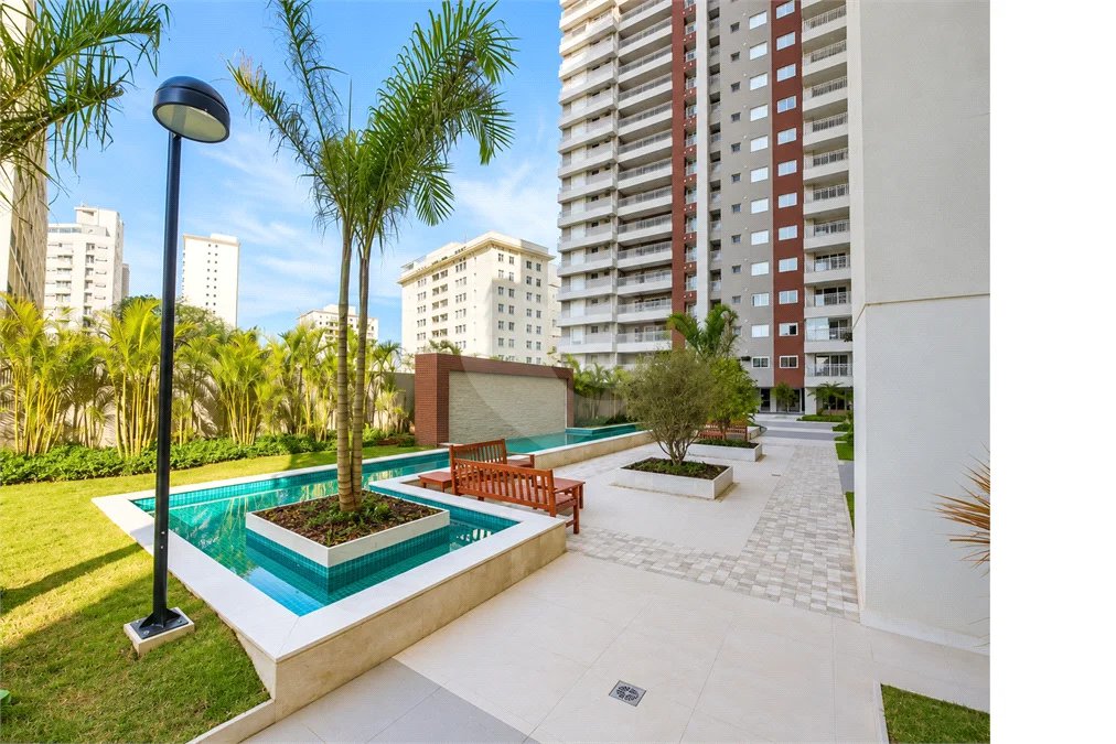 Apartamento de 127 m² em andar alto, com vista livre, 3 suítes planejadas, sacada gourmet envidraçada, 2 vagas e lazer completo, próximo ao Shopping Golden Square e à Avenida Kennedy.