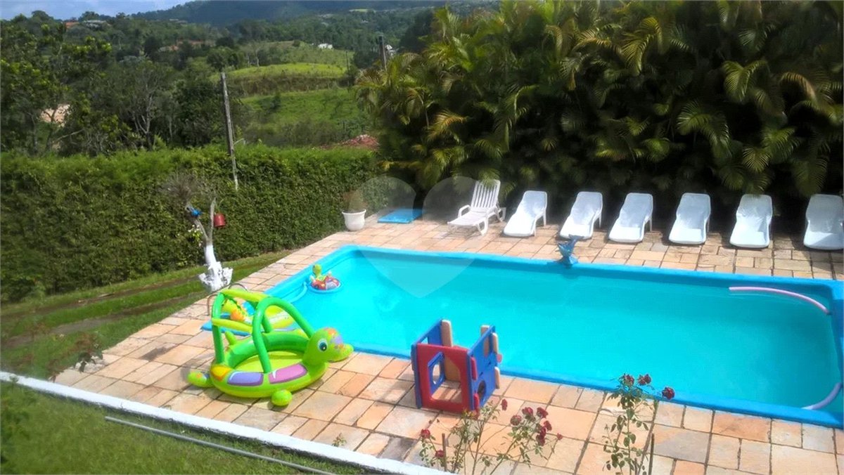 Sítio à venda em Santa Isabel com 2.700m² | Piscina | Casa de Caseiro | Excelente para lazer ou investimento