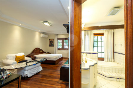 Casa à venda com 4 suítes no condomínio Chácara Flora, São Paulo - SP