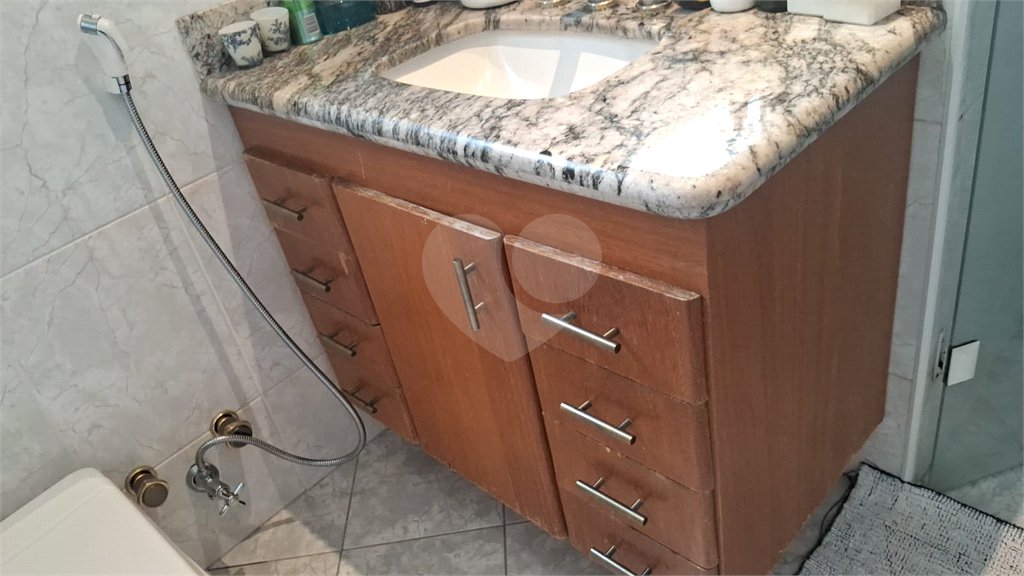 Apartamento a venda na Aclimação com 4 dormitórios e 2 vagas.